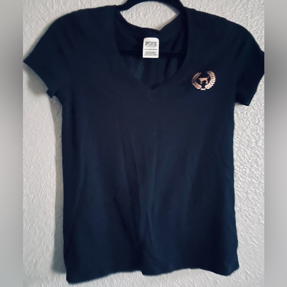 Victoria’s  secret shit xs in excellent condition.